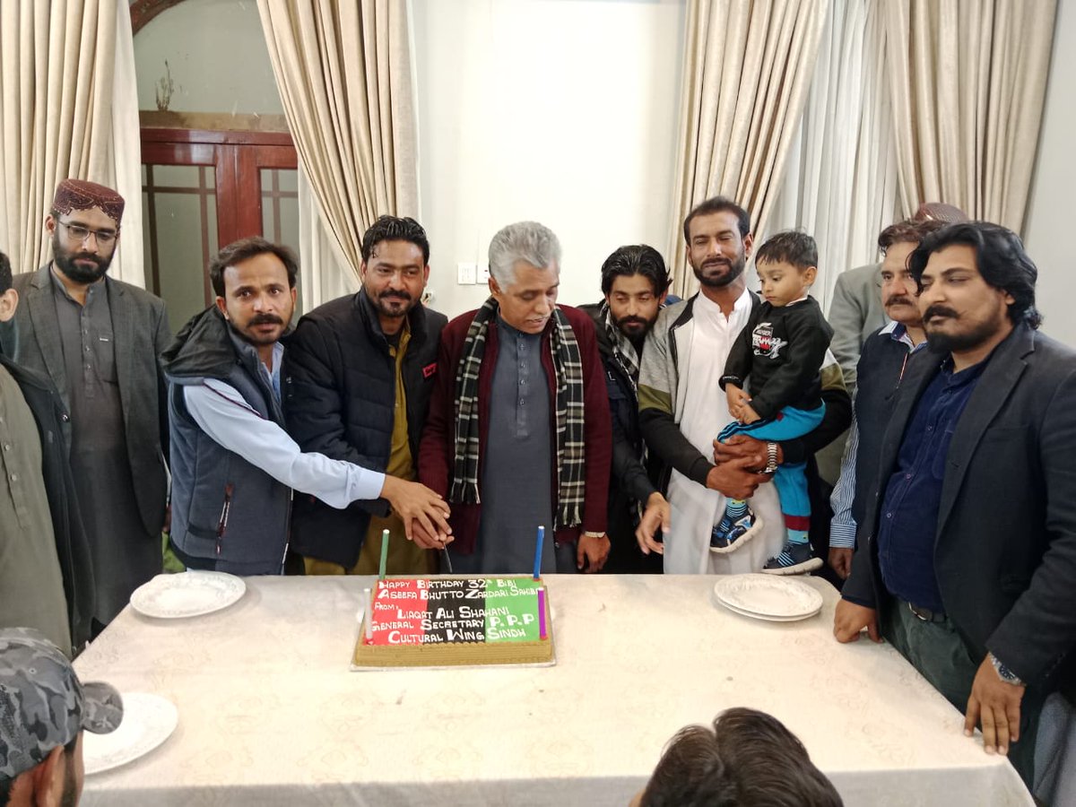 AanwarAbbasi's tweet photo. Pakistan People's Party Cultural Wing Sindh Celebrating 32th Birthday Of First Lady Of Pakistan MNA Choti BiBi @AseefaBZ Sahiba Birthday Arange By @LiaquatShahani_ Sb General Secretary PPP Cultural Wing Sindh Att Circuit House Hyderabad.

#HappyBirthdayAseefaBZ 
#PPPCWSindh https://t.co/gw7hL7eWN2