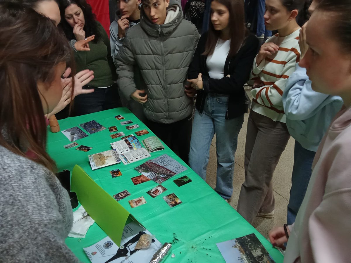 Entusiasmados con nuestros compañeros de intercambio del Lycée Sainte Marie de Chantonnay. Jornada maravillosa la de hoy preparada por 1º Animación Sociocultural y Turística. Grnades oportunidades #ErasmusPlus en <a href="/EducaAnd/">Consejería Desarrollo Educativo y FP</a>