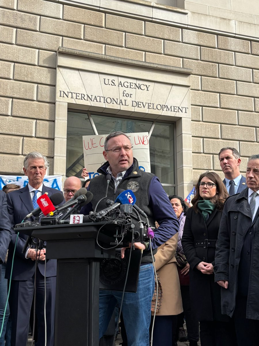 🚨 My colleagues and I were just denied entry to USAID HQ on the orders of President Trump and Elon Musk.

Shutting down USAID is unlawful, inhumane, and a gift to adversaries like Russia and China.

I will not stop fighting to protect American national security interests.