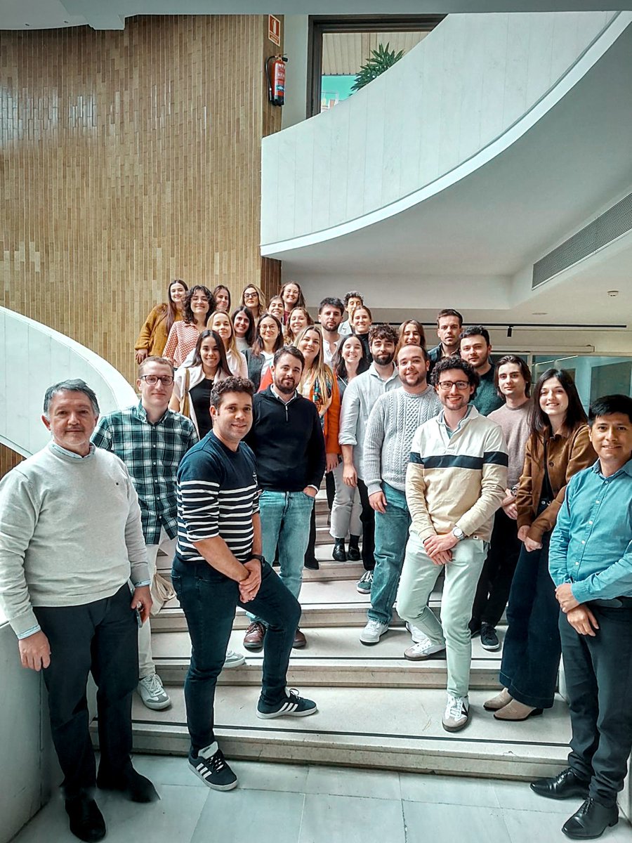 HospitalUVRocio's tweet photo. Nuestros neurocirujanos han impartido un curso sobre cómo manejar la hidrocefalia y la patología relacionada con el líquido cefalorraquídeo. Dirigido a especialistas de otros hospitales españoles y dedicado a Emilio Gómez, habitual colaborador de la unidad hasta su fallecimiento https://t.co/4PwSAa0QlR