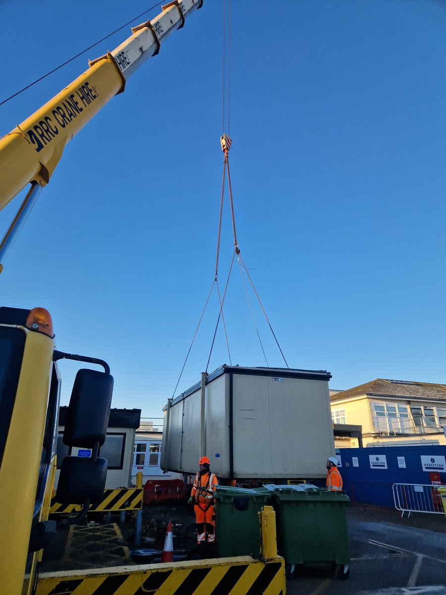 greig_black's tweet photo. Removal 4 Bay Modular and J/Leg Unit for AD Modular at Leighton Hospital, Crewe for Robertson Construction https://t.co/JQ8x64MtL3
