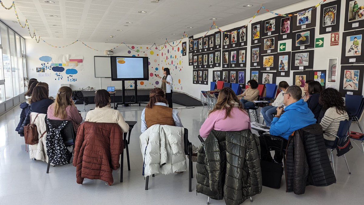 CFIE_Avila's tweet photo. Esta tarde el claustro del @CEEPrincDonJuan recibe formación sobre atención educativa del alumnado con TEA con Sonsoles Perpiñán. @CFIE_Avila  @educacyl #formacionCyL https://t.co/TPwZllz23z
