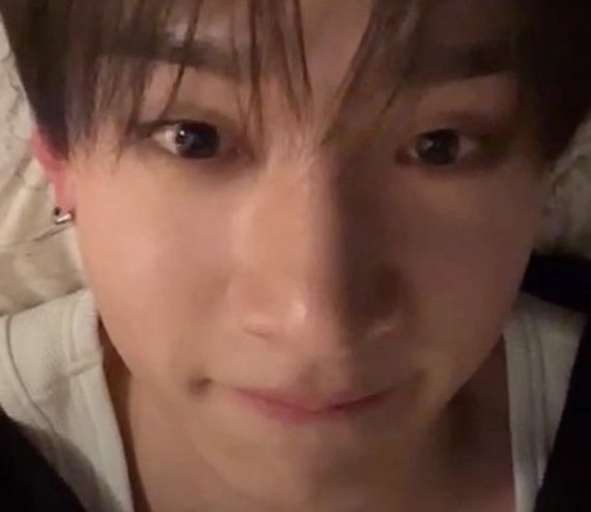 witch1vy's tweet photo. don’t you love when chan https://t.co/DzRaw9GaNh