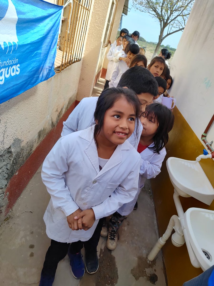 En Argentina, 7 millones de personas no acceden al agua potable y la mayoría son niños. En Fundación Aguas trabajamos junto a personas como vos para que escuelas y comunidades vulnerables accedan al agua segura. Seguinos, te necesitamos más que nunca.

#Másaguamásvida
