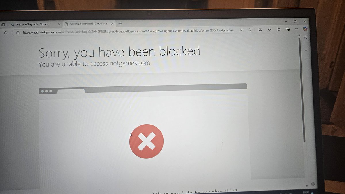 laura0291's tweet photo. @riotgames hi I need help please, I an trying to sign in for the first time in ages and when I click sign in i get this? Can you help pls https://t.co/kZHcAjz16q