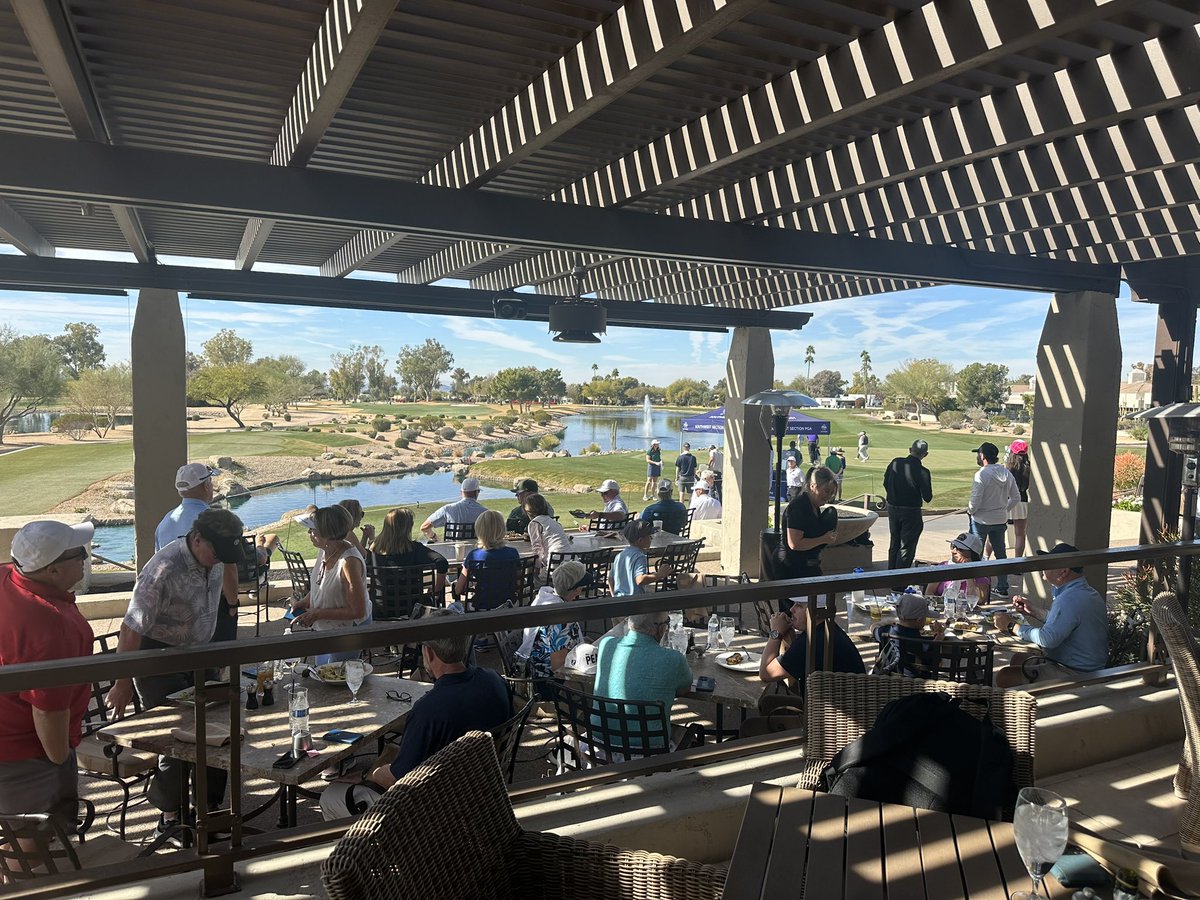 This is how a Monday Q is done. Members hanging out on patio and watching the Monday Q.  

Well done Pinnacle Peak. Well done.