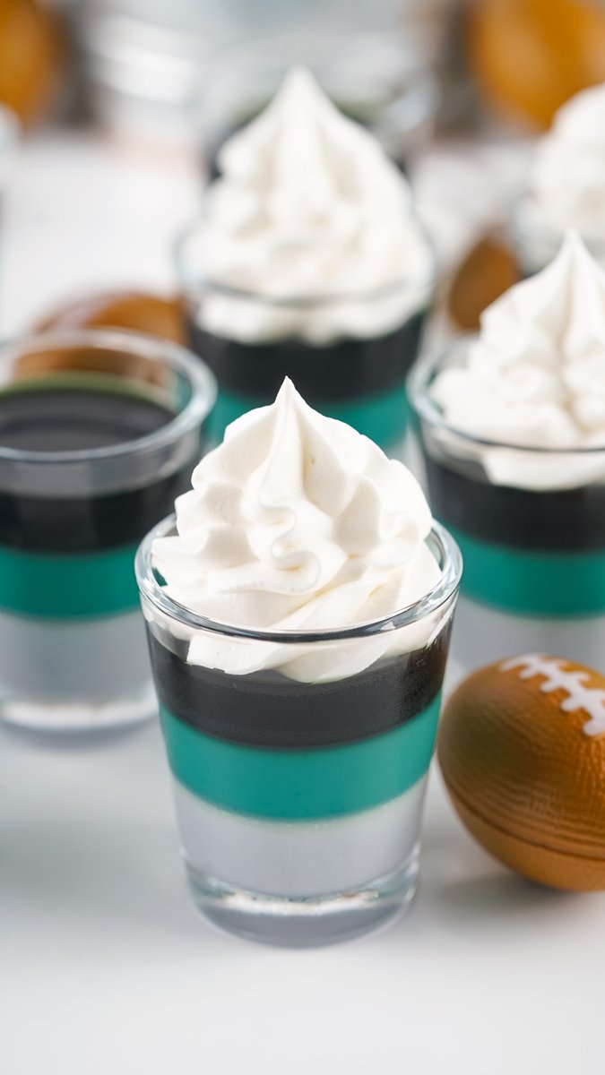 These Eagles Jello Shots are the ultimate game-day drink, layered in team colors &amp; packed with vodka. Easy, fun &amp; perfect for Super Bowl parties! Who’s making these for the big game? #EaglesJelloShots #FlyEaglesFly #GameDayVibes sweetandsavorymorsels.com/eagles-jello-s… via <a href="/SwtNSvryMorsels/">Sweet and Savory Morsels</a>