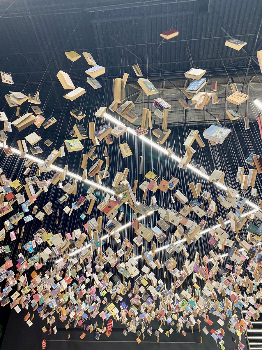 İfade edilmemiş duygular asla ölmez, sadece diri diri gömülür ve sonradan daha korkunç şekillerde tezahür ederler..
-Sigmund Freud