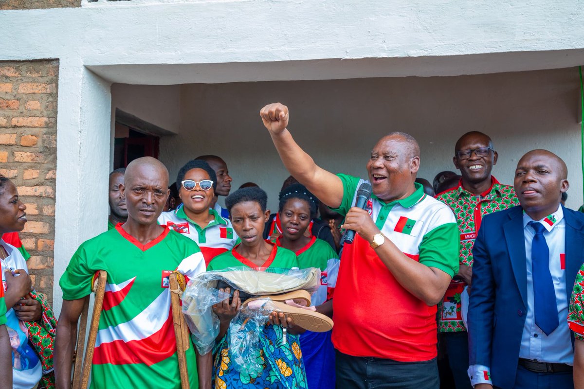CNDD_FDDNYABIHA's tweet photo. Kumusi w'Imana igenekerezo rya 2 #Nzero 2025 niho haba ibirori vyo kwinjira inzu abagumyabanga bo muri komine #Nyabihanga bubakiye uwahoze kurugamba umuhumure #Misigaro_Claude wo kumutumba #Kibungere zone #kibungere. @CNDD_FDDGitega @DorianeMunezero https://t.co/DfL5qEJUDl