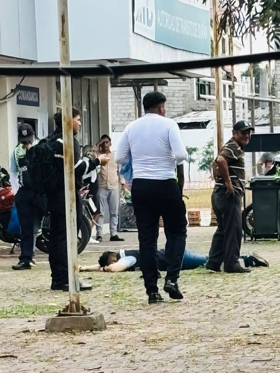 EmergenciasEc's tweet photo. Terrible!!
Acaban de asesinar a Kelvin Jarama. https://t.co/v06TtYlXFS
