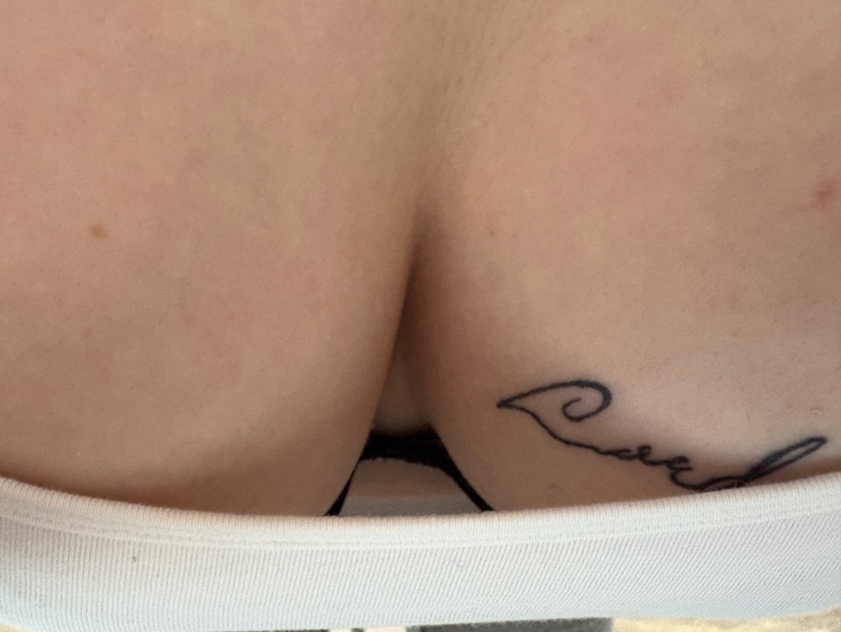 내 닉네임으로 문신까지 해주신 유부녀..><
앞으로도 잘 해드리겠습니다 ㅎㅎ 감사해여
ㅋㅋㅋㅋㅋㅋㅋㅋㅋㅋ
.
.
#왁싱 #초대남 #네토 #남자왁서 #유부녀 #브라질리언