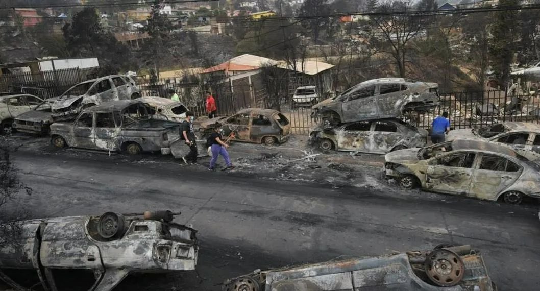 joseantoniokast's tweet photo. 137 muertos, 16 mil damnificados. A un año del devastador incendio de Viña del Mar, Quilpué y Villa Alemana, ninguna palabra, recuerdo ni reconocimiento de responsabilidad del Presidente de la República sobre la peor tragedia en su gobierno. Indolencia total. https://t.co/FLRyhi9JIg