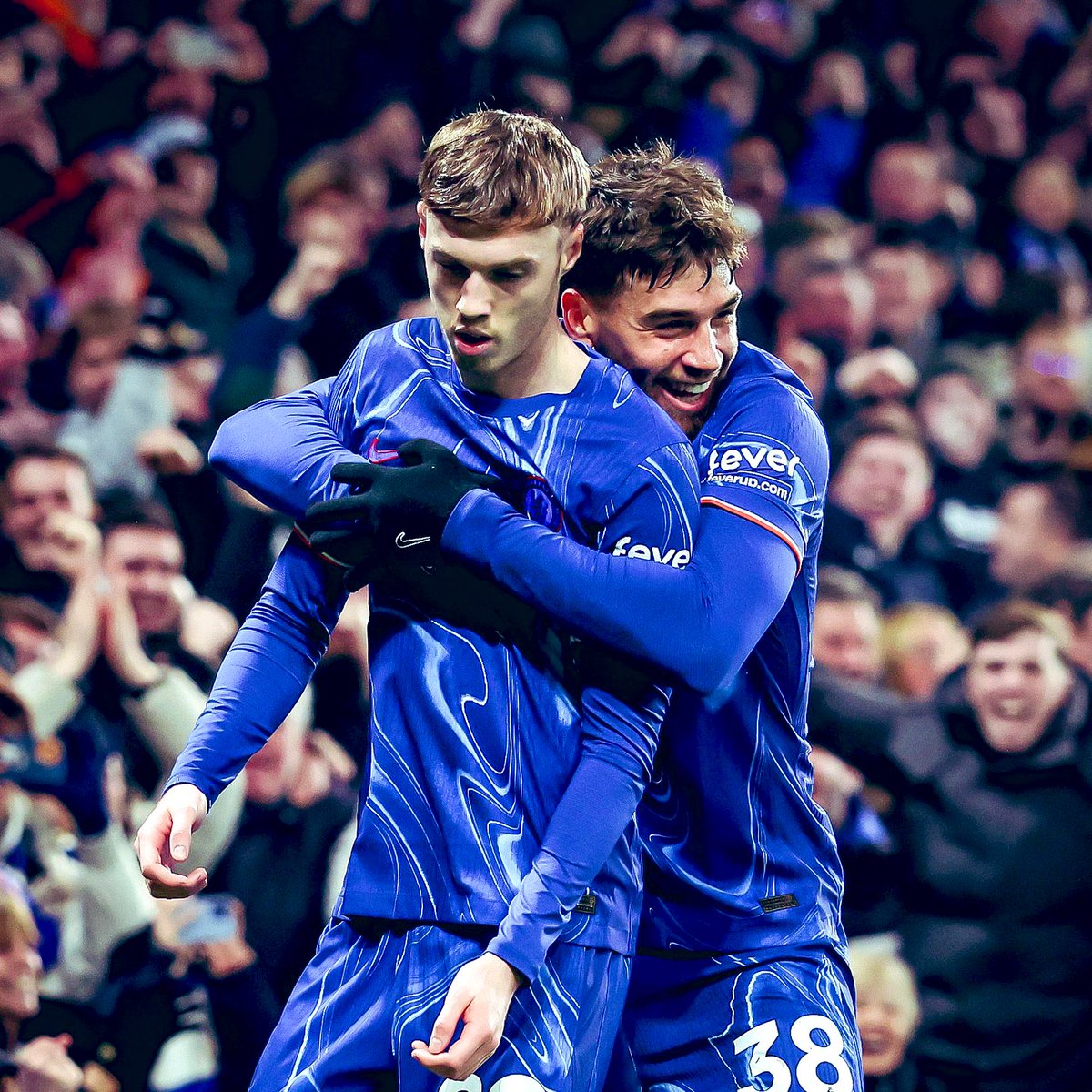 LegendinBlues's tweet photo. The good days never last…  

Just when Maresca started subbing off Jackson earlier and giving Guiu a chance—who, no matter what, won’t waste chances like that—bad luck strikes.  

Looks like he picked up a serious injury, struggling so much that he needed Willy Caballero’s help just to walk out of the tunnel.  

Fingers crossed it’s nothing serious.  

#CFC #Chelsea #PremierLeague #Football #Maresca #Guiu #KTBFFH