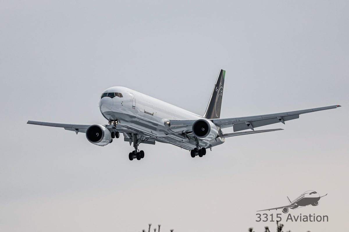 3315Aviation's tweet image. It’s been slow lately but this Sky Taxi 767 stopped off for lobster rolls and whoopie pies recently. #planespotter