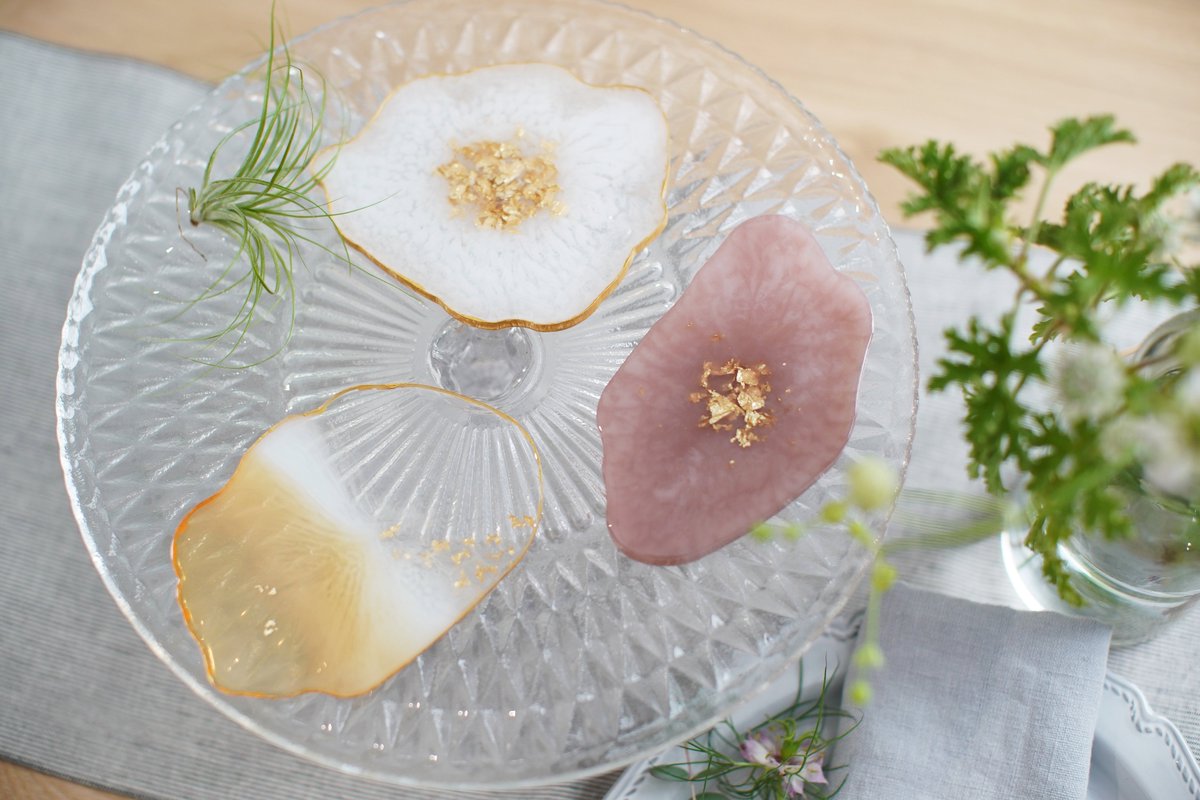 Craftie_JP's tweet photo. 毎月届くハンドメイドキットCraftie Home Box 4期生の2月BOXは⁠⁠、「レジンで作る世界でひとつのアゲートスライス」がテーマです。2液性エポキシレジンを使って、天然石のような美しいアゲートスライスが作れるキットです♪𝐜𝐡𝐞𝐜𝐤⸜ https://t.co/7IFpstfotG https://t.co/717GyYK7kT