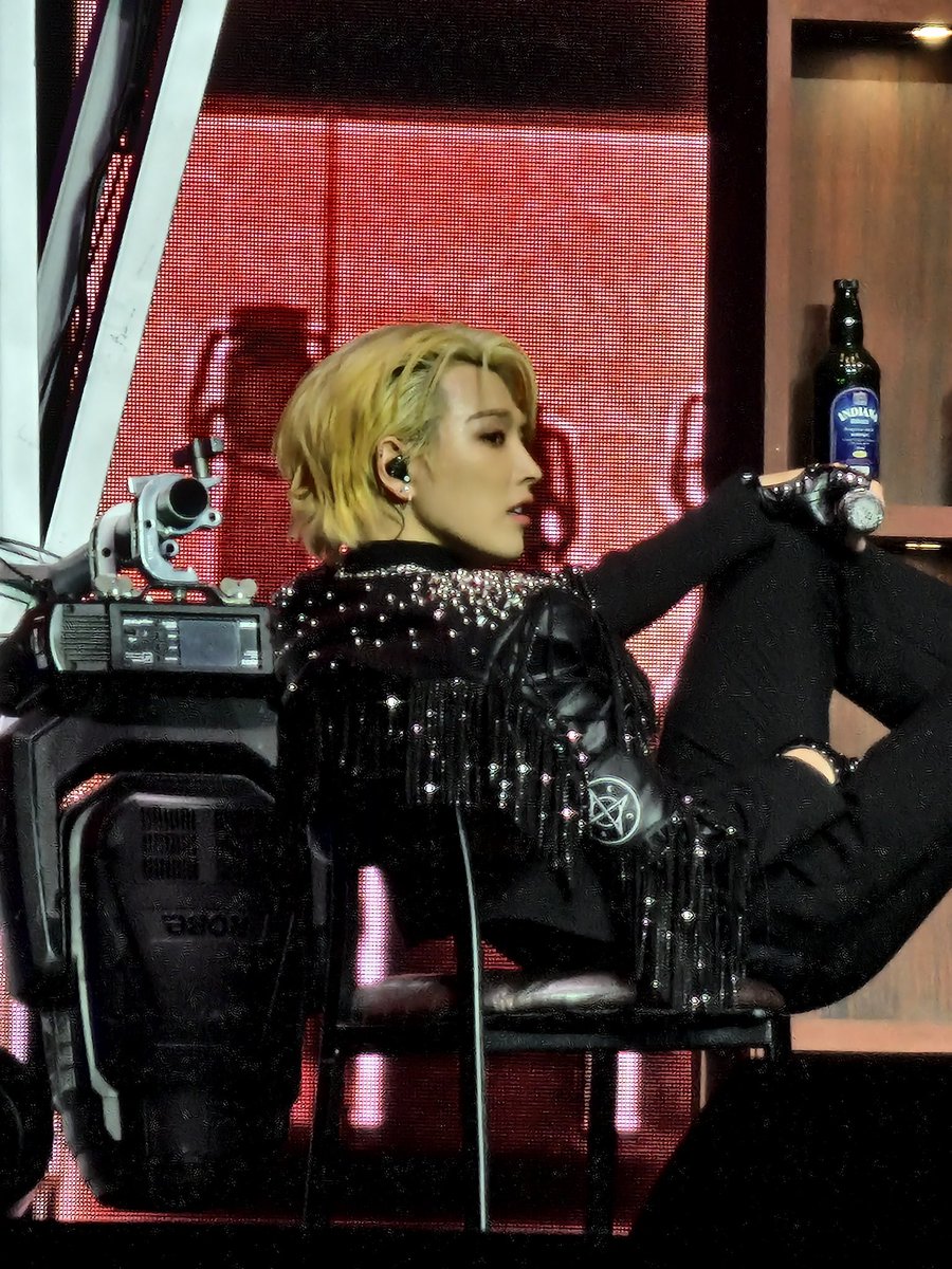 Hongjoong……🫠

#hongjoong #에이티즈 #ATEEZ_Europe_Tour #ATEEZinAmsterdam #ateez #ATEEZinEurope