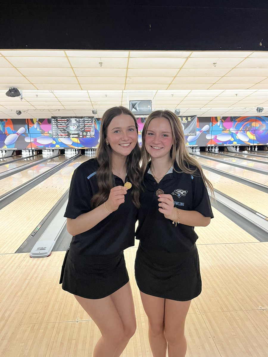 ENWolvesBowling's tweet image. District Results from today. 

Girls individual Results

Ava Thompson 🥇- Qualifier
Alayna Vaughn 🥉- Qualifier
Lily Doscher - 6th 
Kyla Henthorn - 10th

Boys individual Results

Zander Limbeck 🥇- Qualifier
Paxton Leesley - 7th

Girls Team Results

District Runner-Up