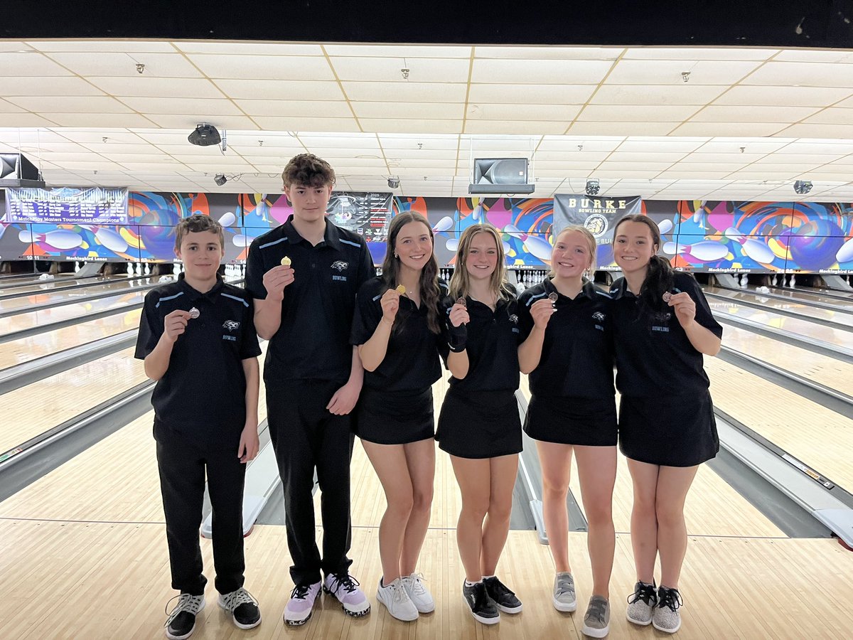 ENWolvesBowling's tweet image. District Results from today. 

Girls individual Results

Ava Thompson 🥇- Qualifier
Alayna Vaughn 🥉- Qualifier
Lily Doscher - 6th 
Kyla Henthorn - 10th

Boys individual Results

Zander Limbeck 🥇- Qualifier
Paxton Leesley - 7th

Girls Team Results

District Runner-Up