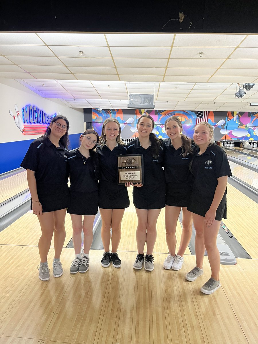 ENWolvesBowling's tweet image. District Results from today. 

Girls individual Results

Ava Thompson 🥇- Qualifier
Alayna Vaughn 🥉- Qualifier
Lily Doscher - 6th 
Kyla Henthorn - 10th

Boys individual Results

Zander Limbeck 🥇- Qualifier
Paxton Leesley - 7th

Girls Team Results

District Runner-Up
