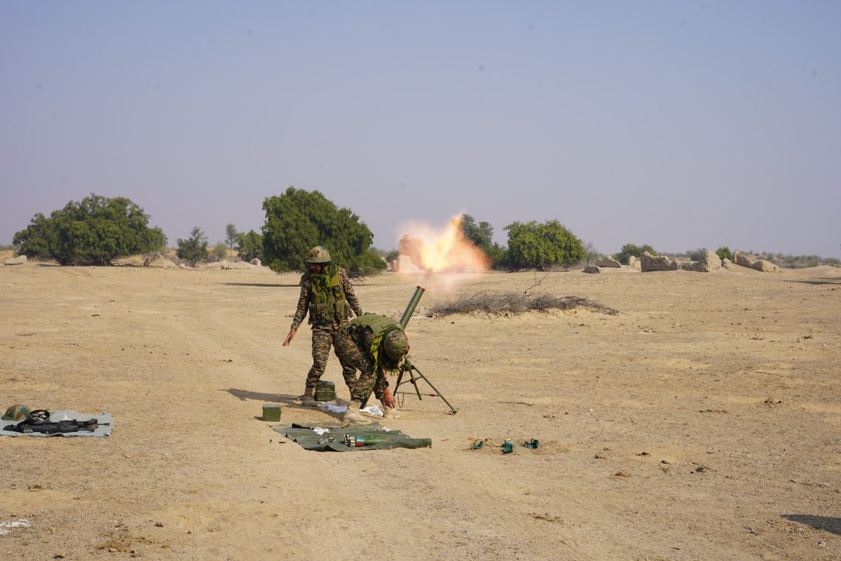suryacommand's tweet photo. #IndianArmy 
#SuryaCommand

𝗘𝗫 𝗕𝗨𝗟𝗟 𝗦𝗧𝗥𝗜𝗞𝗘: 𝟮𝟬𝟮𝟱

#ShatrujeetBrigade executed an aerial drop at #MFFR to deploy LFGs, MGs, mortars & #LSV using GPADS from C-17 and C-130 aircraft. A team swiftly carried out a raid on a mock hideout as #ParaGunners engaged targets with precision. The exercise aimed to rehearse and validate drills showcasing elite skills & operational readiness!

#ShatrujeetBrigade
#MissionReady
#Jointness #Integration #OnPathToTransformation 

@adgpi
@ProDefLko
@PRODefDehradun
@PROdefprayagraj
@SpokespersonMoD
@UBArea_IA 
@HQ_IDS_India 
@MinofDefIndia
@PrayagrajSA_IA