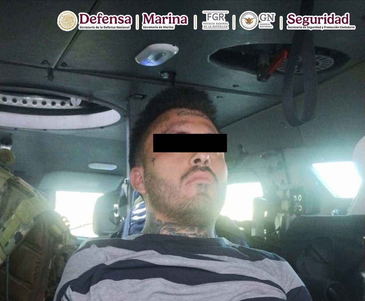 LupitaJuarezH's tweet photo. 🔴 Fue detenido en Nuevo Laredo, Tamaulipas, Ricardo "N", alias #ElRicky o #MandoR, identificado como líder del Cartel del Noreste que opera en Nuevo León, Tamaulipas y Coahuila.
Además, se le relaciona con extorsiones y múltiples ataques a policías de Fuerza Civil de Nuevo León, así como por haber participado y coordinado en agosto de 2024 una agresión en Nuevo Laredo, donde murieron dos militares y cinco más resultaron lesionados, informa el secretario de Seguridad Ciudadana, Omar García Harfuch.