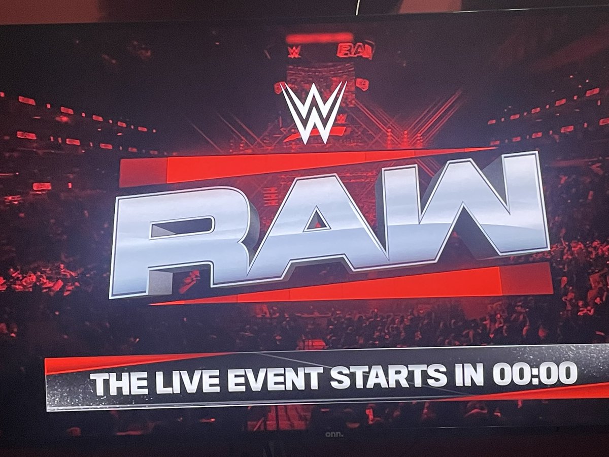 NoelJNV97's tweet photo. Hoy es lunes de #WWERAW  en #WWEonNetflix https://t.co/9jIyKhAMmz