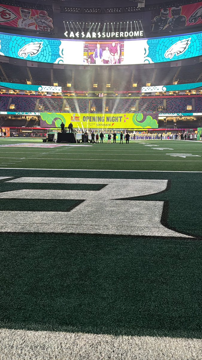 dylanparkes4's tweet photo. #SBLIX opening night 🏈 @NFLAUNZ https://t.co/xIRmp7haFj