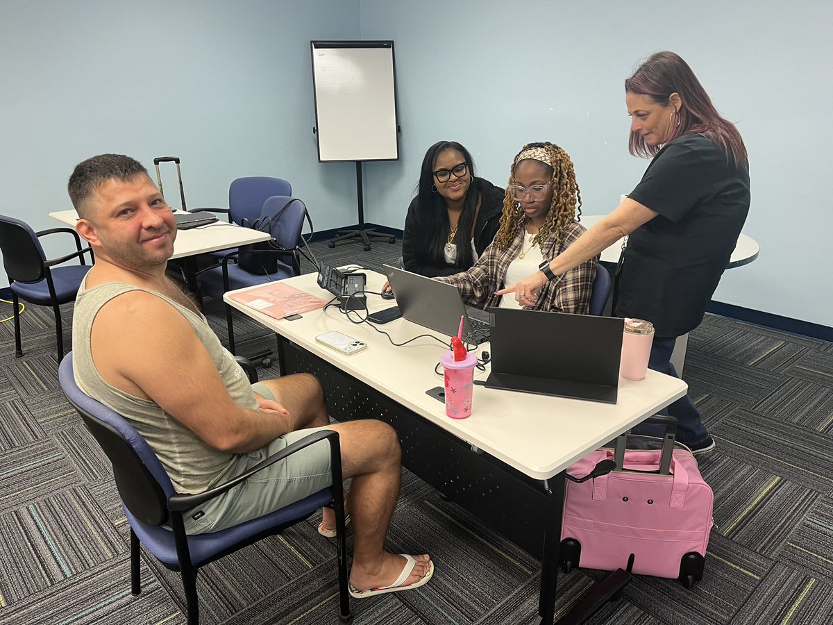 Lori Canning tweet media