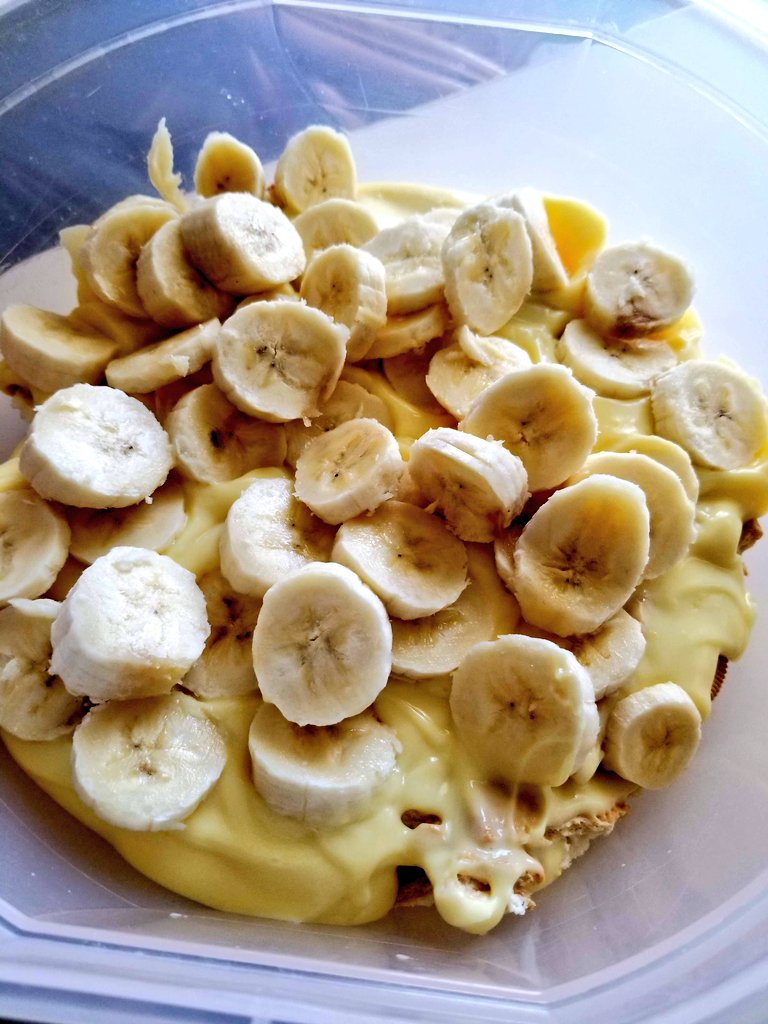 DarinJ222's tweet photo. #Bananas ripened so making some #BananaPudding with white oreos instead of vanilla wafers...
It's so much better !!!
Stay #LiftedUp be #BlessedUp
Have a great day ... https://t.co/GmU7dJassq