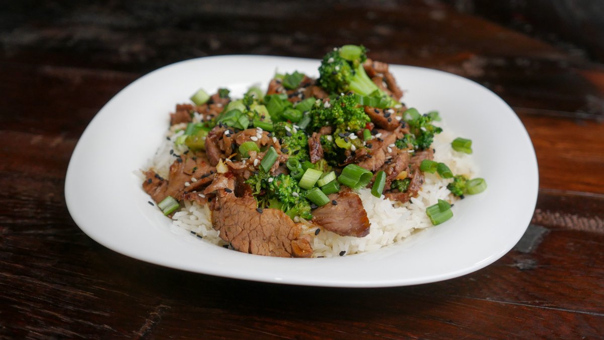 clustertruck's tweet photo. 🚨 BRAND NEW! Korean Beef &amp; Broccoli is on the menu! 🥦 Sliced in house flank steak sautéed with broccoli, garlic, and our house made Korean BBQ sauce, served over a bed of jasmine rice, and finished with green onion and sesame seeds. Try it today and let us know what you think! https://t.co/vmVd2Gd168