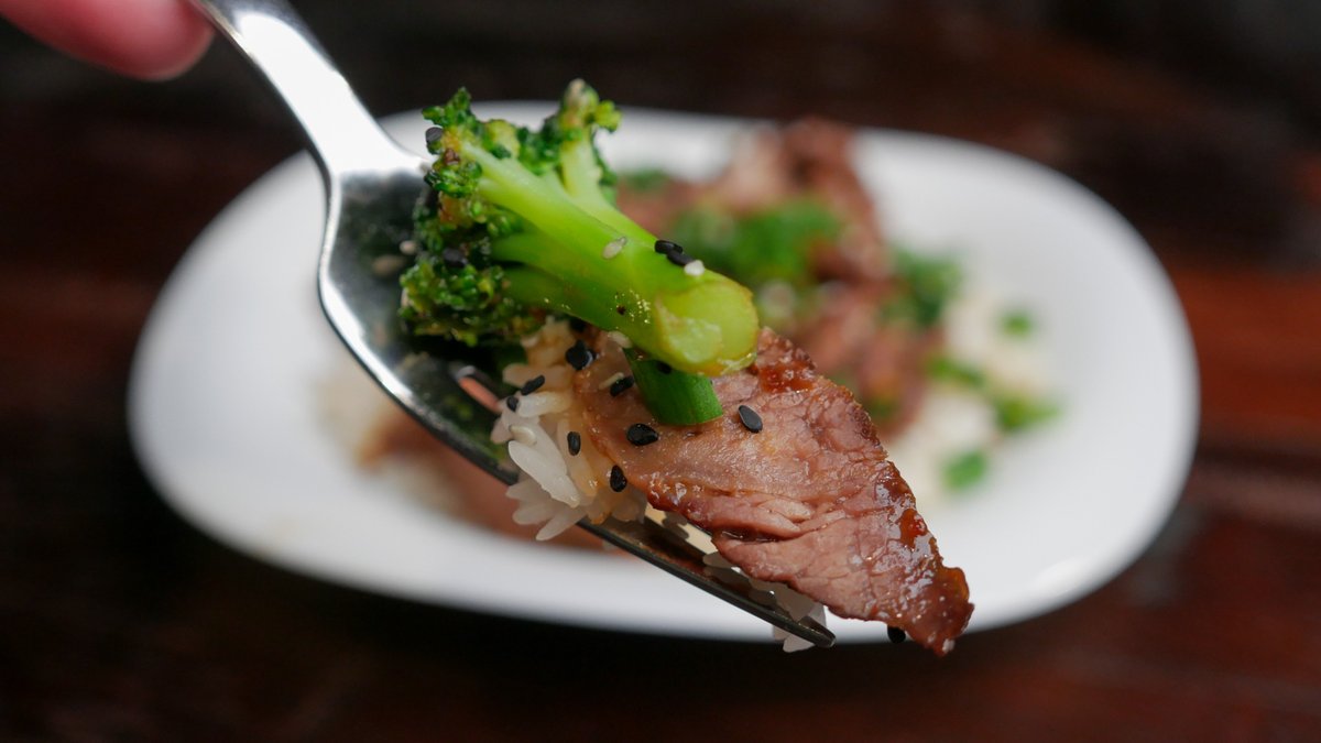 clustertruck's tweet photo. 🚨 BRAND NEW! Korean Beef &amp; Broccoli is on the menu! 🥦 Sliced in house flank steak sautéed with broccoli, garlic, and our house made Korean BBQ sauce, served over a bed of jasmine rice, and finished with green onion and sesame seeds. Try it today and let us know what you think! https://t.co/vmVd2Gd168