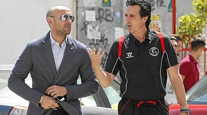 Verano de 2013, llegas de jugar al fútbol un partido con tus amigos por la mañana, Unai Emery es tu entrenador, tú director deportivo es Monchi, acaba de salir la noticia de que el Sevilla cierra los fichajes de Carlos Bacca y Kevin Gameiro…

Éramos felices y no lo sabíamos.