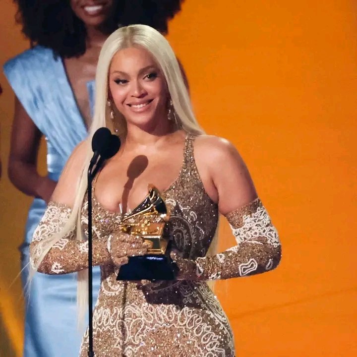 LeonardaJaneth's tweet photo. Beyoncé DESERVES IT!! I'm so happy for her, she works with passion and love for her art. Well deserved, I jumped and shouted when her name was announced as the winner. She always making history and breaking barriers. Beyoncé is a LEGEND!!👑🐝❤👏🏽

 #BlackHistory #AlbumOfTheYear https://t.co/6nCAijR0Zj