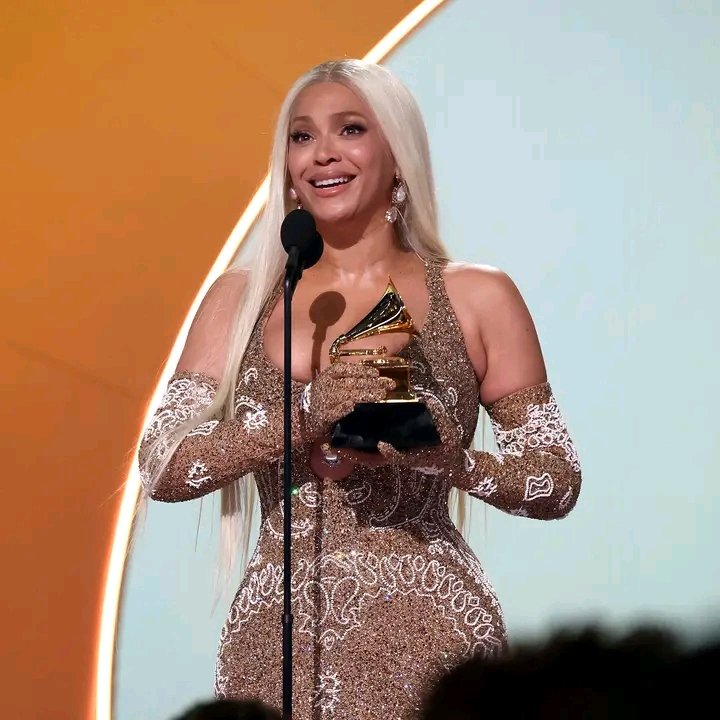 LeonardaJaneth's tweet photo. Beyoncé DESERVES IT!! I'm so happy for her, she works with passion and love for her art. Well deserved, I jumped and shouted when her name was announced as the winner. She always making history and breaking barriers. Beyoncé is a LEGEND!!👑🐝❤👏🏽

 #BlackHistory #AlbumOfTheYear https://t.co/6nCAijR0Zj