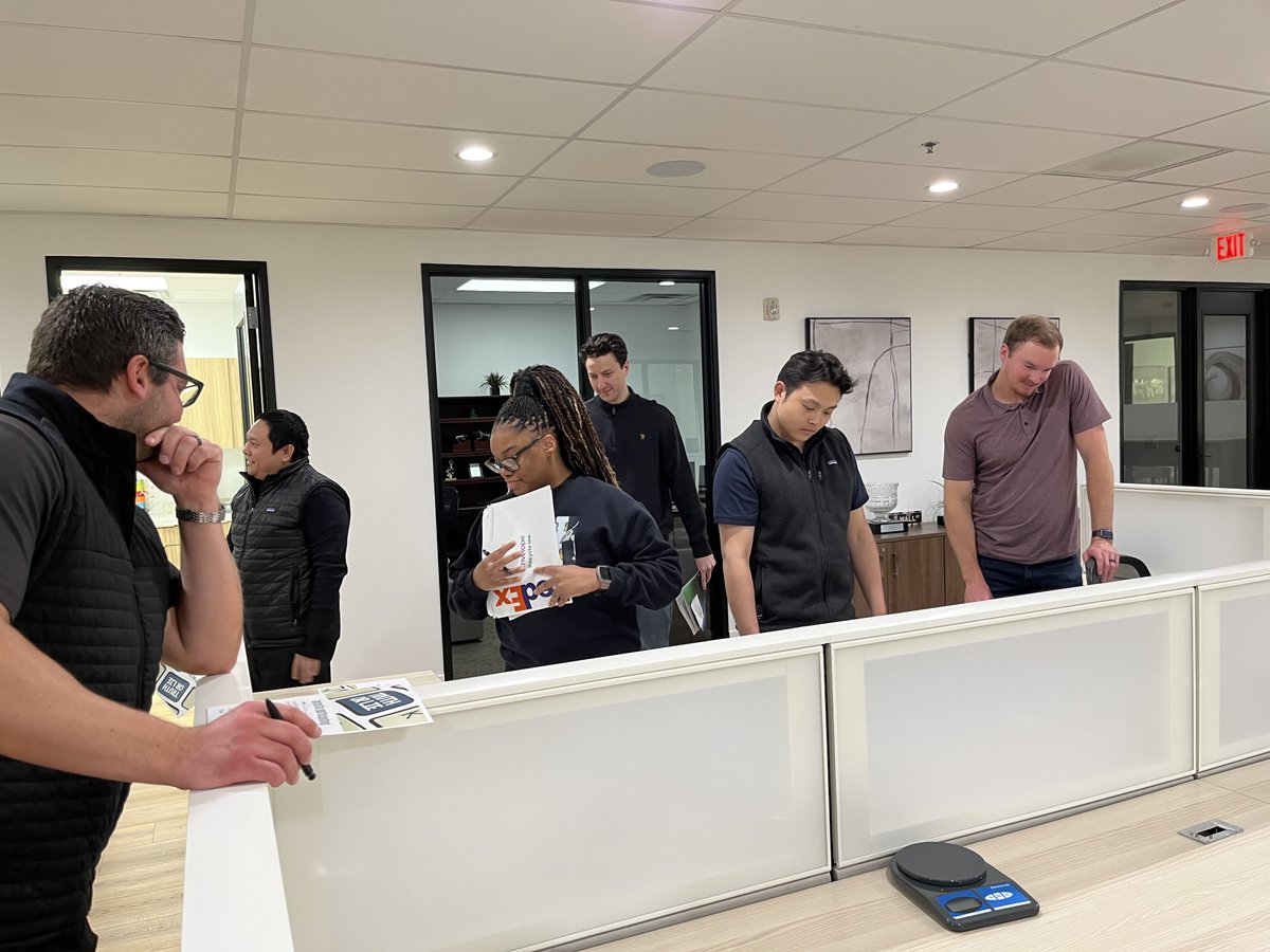 WealthCG's tweet image. Had a blast at WCG Las Vegas celebrating Have Fun at Work Day! 🎉

🔹 Played 2 Truths &amp;amp; a Lie
🔹 Faced off in WCG Jeopardy (the girls dominated) 🏆
🔹 Celebrated with desserts 🍰

Work + fun = WCG! Until next year! 😄 

#HaveFunAtWorkDay #WCG