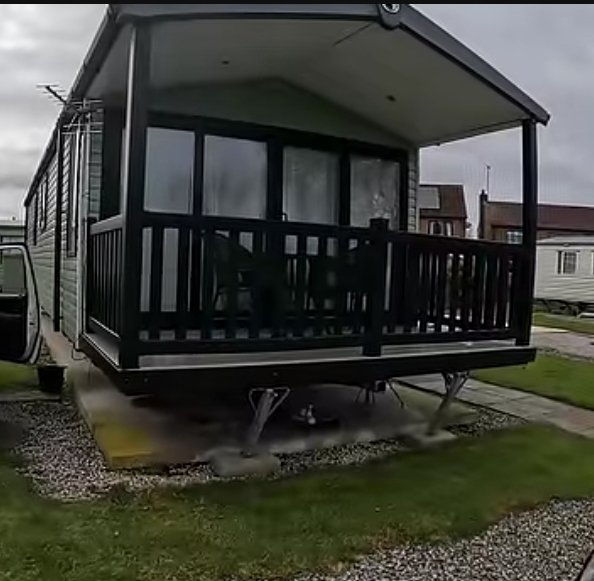 chucklechopsx's tweet photo. #nicolabulley #caravan #caravanforsale #wyreside
@LukeK1990 is appealing to find out who this caravan was sold 2. Does any1 know this man @DJEMEDIA_ spoke 2? It was broken into during the search of Nicola Bulley & police ignored. Was Nicola ever there?
#DNA #caravanowner https://t.co/dUE5oR3nrc