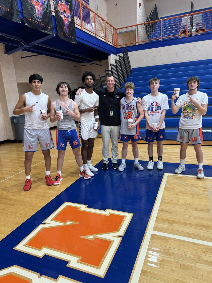 Milkshake Monday in full effect! Just glad more guys joined the fun <a href="/jerondunbar11/">Jeron Dunbar</a>