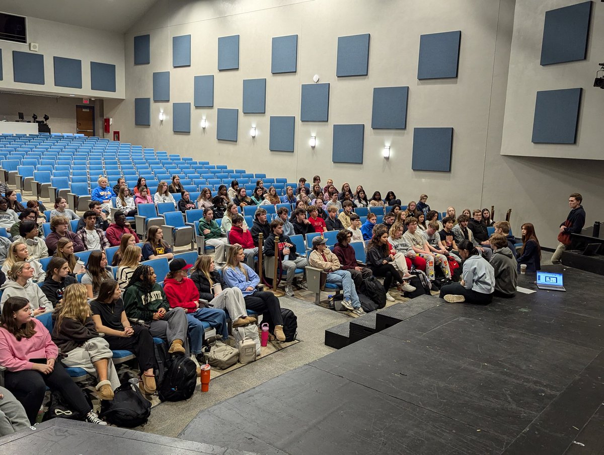 kingshsinterns's tweet image. Believe it or not it's already time to start planning year three! During a recent assembly, senior interns Ava, Zach, Lilliana, and George presented their internship experiences with @Kings_HS and @Kings_Schools  to a group of juniors who are interested in the program next year.
