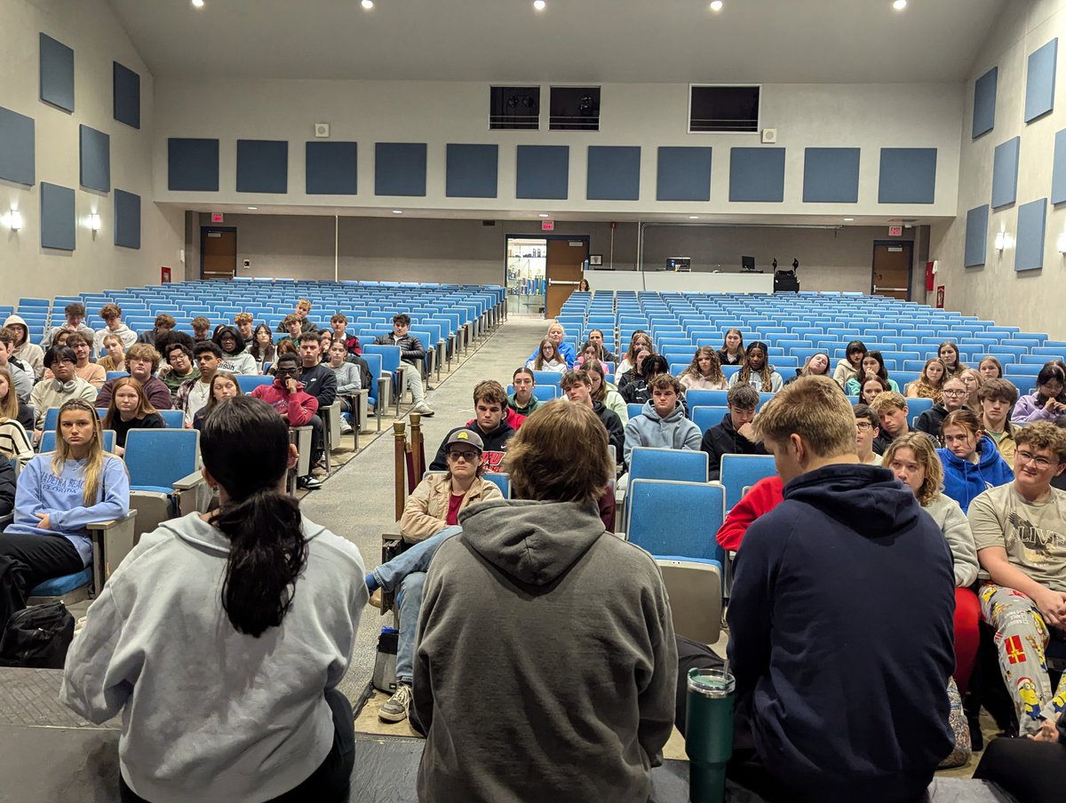 kingshsinterns's tweet image. Believe it or not it's already time to start planning year three! During a recent assembly, senior interns Ava, Zach, Lilliana, and George presented their internship experiences with @Kings_HS and @Kings_Schools  to a group of juniors who are interested in the program next year.