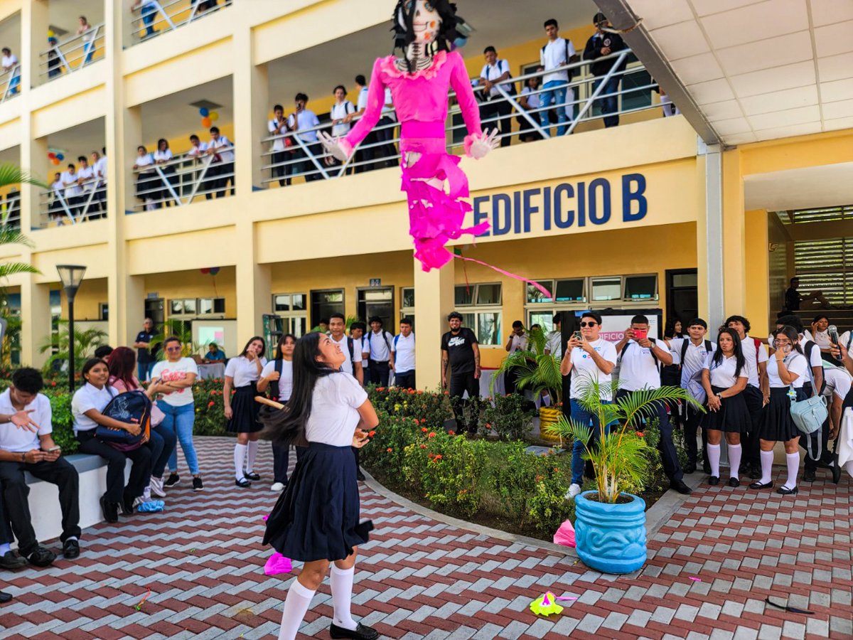 CentroTec_JDMR's tweet photo. Tarde deportiva desde el Centro Tecnológico Juan de Dios Muñoz Reyes estudiantes, autoridades y servidores públicos disfrutan del Futsala, Pin Pon, Ajedrez, Voleibol, Comelona de frutas, Karaoke, Piñatas  
#TecJDMR
#SoyTecNicaragua https://t.co/yPHxgj0KX6