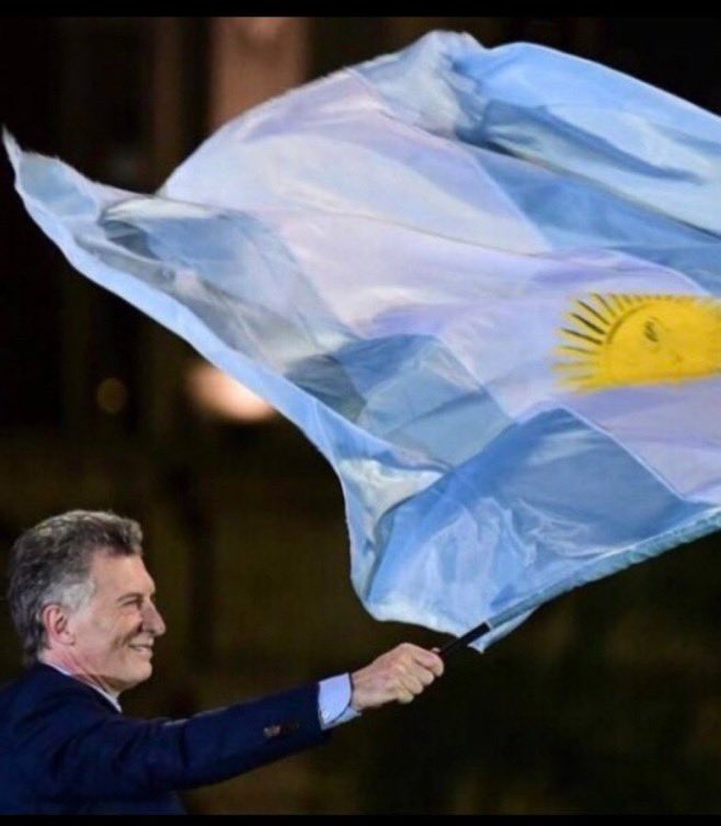 bomarzo27's tweet photo. Macri vi bien asumio saco el cepo. Resparacion Historica jubilados, Ley movilidad jubilatoria, q estarian cobrando el doble. Obra publica. Dolar estable. Riesgo pais bajando. Pero resulta q era tibio y aumento un poco los servicios. Es Macri y es el PRO 2025 y 2027 https://t.co/MaIkAv8wmz