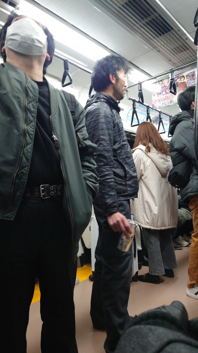 kikuchannel1966's tweet photo. #京浜東北線  #酔っ払い  #通勤電車
電車に乗り込んできた酔っ払い
大声で独り言、歌い、うるさくて迷惑だ😥 https://t.co/al0dA4QRhp
