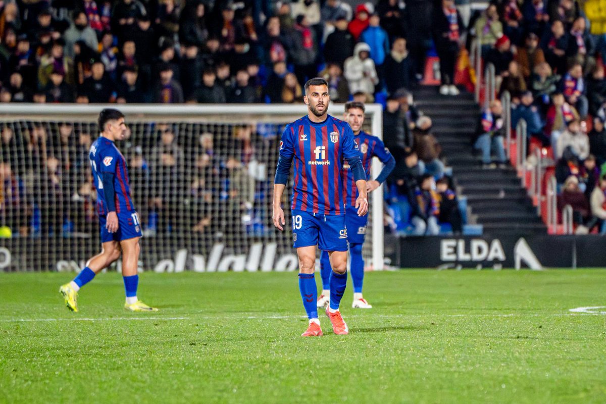 Después de un tiempo apartado de lo que más amo, de dudas y lucha en silencio, he vuelto a hacer lo que me hace feliz: jugar al fútbol. Han sido meses difíciles, donde la cabeza ha jugado un papel clave en este proceso. (1/4)