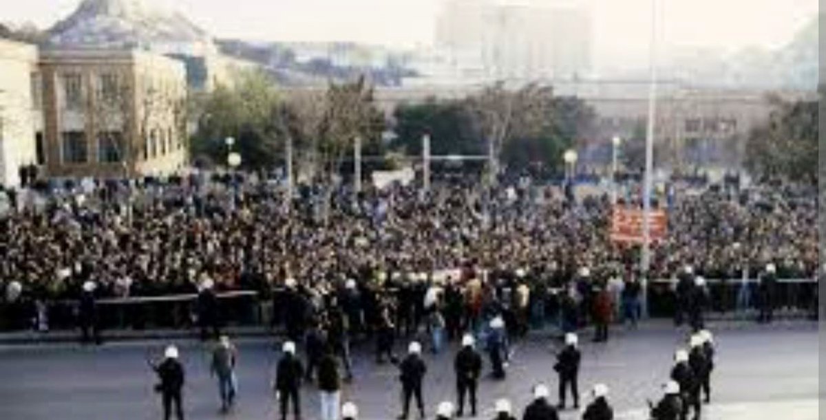 fondonorte1995's tweet photo. 3 de febrero de 1992.

33 años de la quema de la Asamblea Regional que hizo enorgullecer a todo un pueblo. Un pueblo que debe despertar y luchar por su ciudad antes de que sea demasiado tarde.

Obrero cartagenero, idefiende tus derechos!

🛠️⚫️⚪️ https://t.co/jnd6vUeWYy