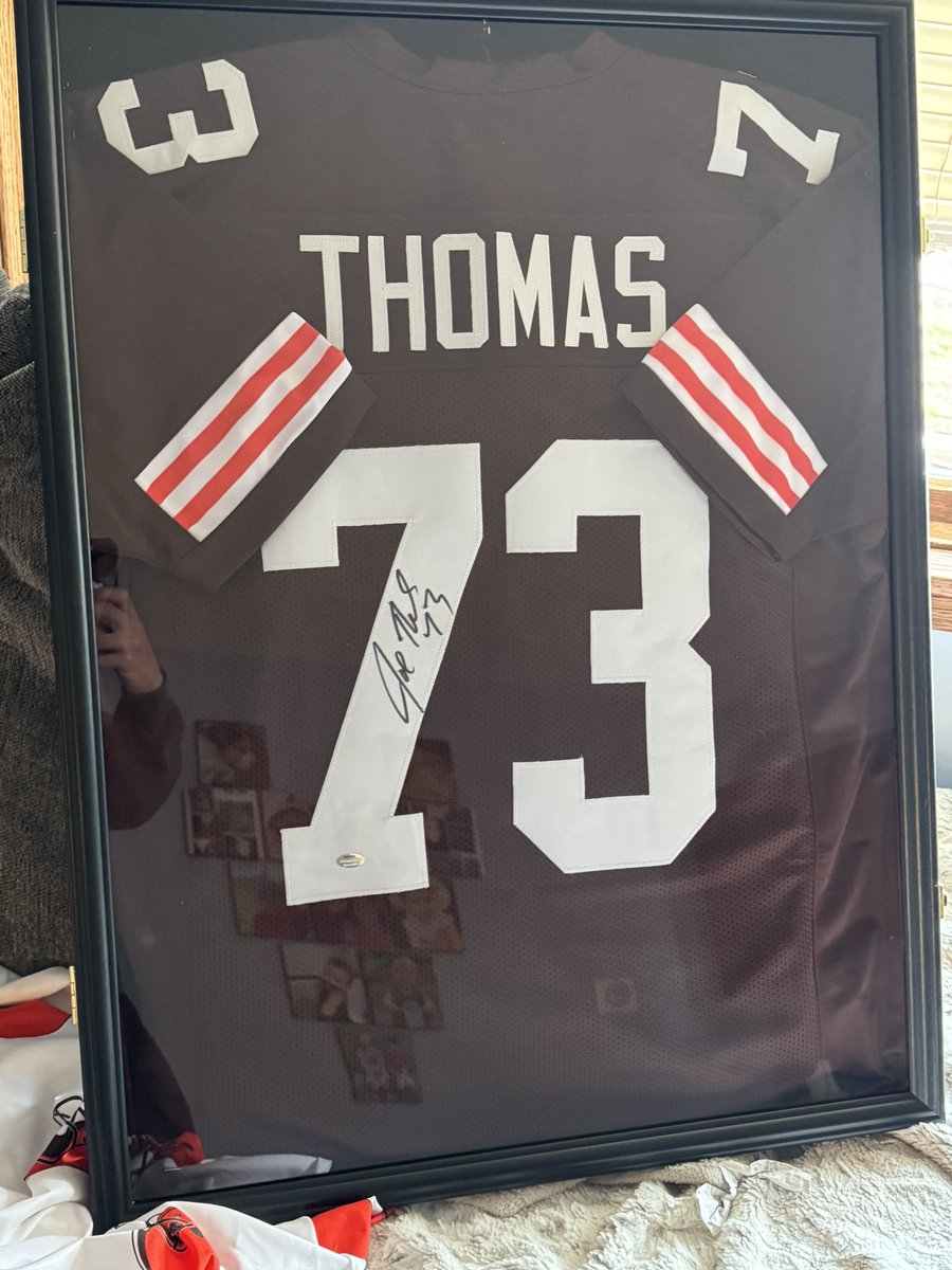 Batman11800000's tweet image. Finally got Joe’s jersey where it belongs #legend #D4L #JoeThomas @joethomas73