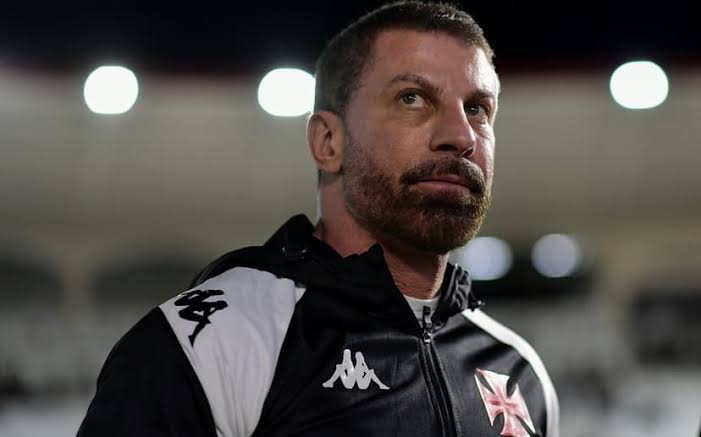 Eu sábado 😆 / Eu hoje de manhã 😟