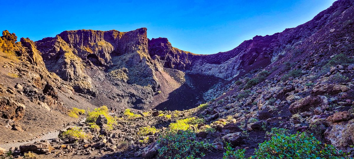 mediacitymod's tweet photo. The volcanic crater of El Cuervo in the Parque Natural de Los Volcanes of Lanzarote, makes for a great walk and can be explored from within.
January 2025.
#Lanzarote #Spain #CanaryIslands #Travel #volano #photography #Volcano #travelblogger https://t.co/A5YFqYR08X