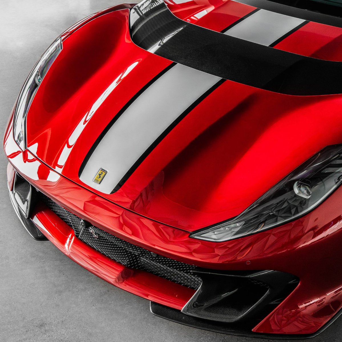 duPontREGISTRY's tweet photo. 2023 Ferrari 812 Competizione | Asking Price: $1,880,000

This example is featured in Ferrari’s 4-Layer Rosso Fouco with an extended Argento Nurburgring protected in full PPF

Once you get inside, you experience the Checked Red Alcantara seats popping just perfectly against black carpets, black dash, and the full blown gloss carbon fiber elements throughout!