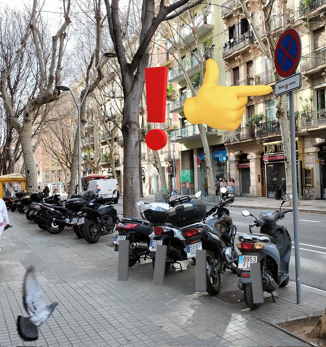 Com era el tema aquest que amb la nova ordenança de mobilitat a les motos ja no se'ls permetria aparcar a les voreres on no poden fer-ho, <a href="/bcn_ajuntament/">Ajuntament de Barcelona</a>?
Ni tant sols complireu allà on teniu senyals explícits de prohibició <a href="/laiabonetrull/">Laia Bonet</a>?
cc <a href="/guillelopez_/">Guille López</a> <a href="/rosasuri/">Rosa Suriñach</a> <a href="/SoniaDeveRi/">Sonia Devesa</a>