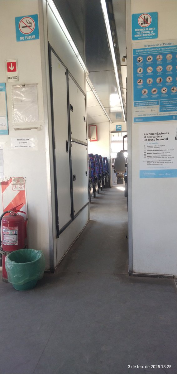 Saliendo desde la estación de Cipolletti. Primer viaje en tren del retoño. Gran momento.